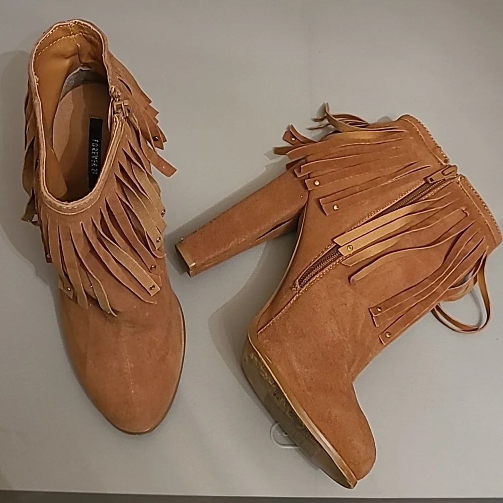 Heeled booties with fringe! - Picture 2 of 6